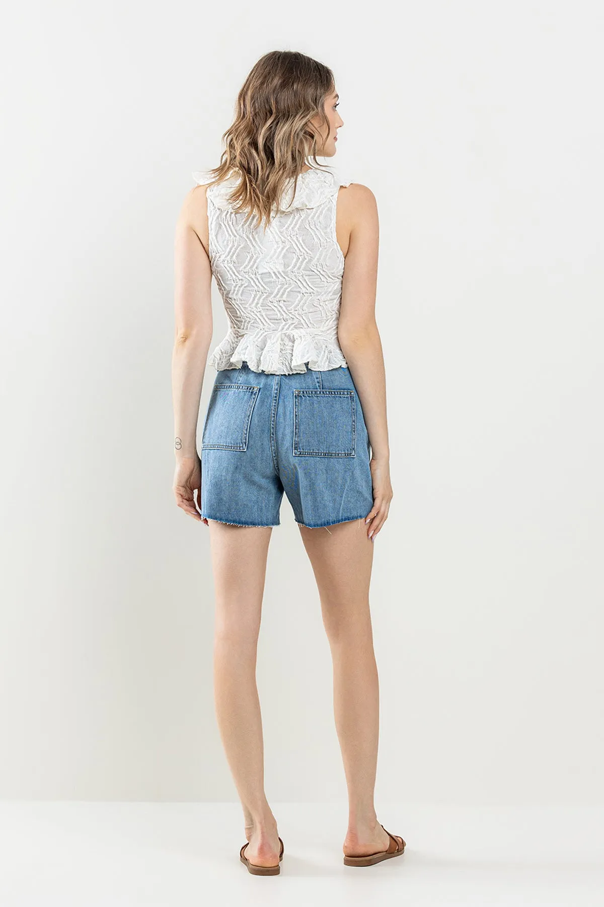 HIGH RISE TIE WAIST SHORTS WITH RAW CUT HEM IN MEDIUM LIGHT  / SP-S7549ML