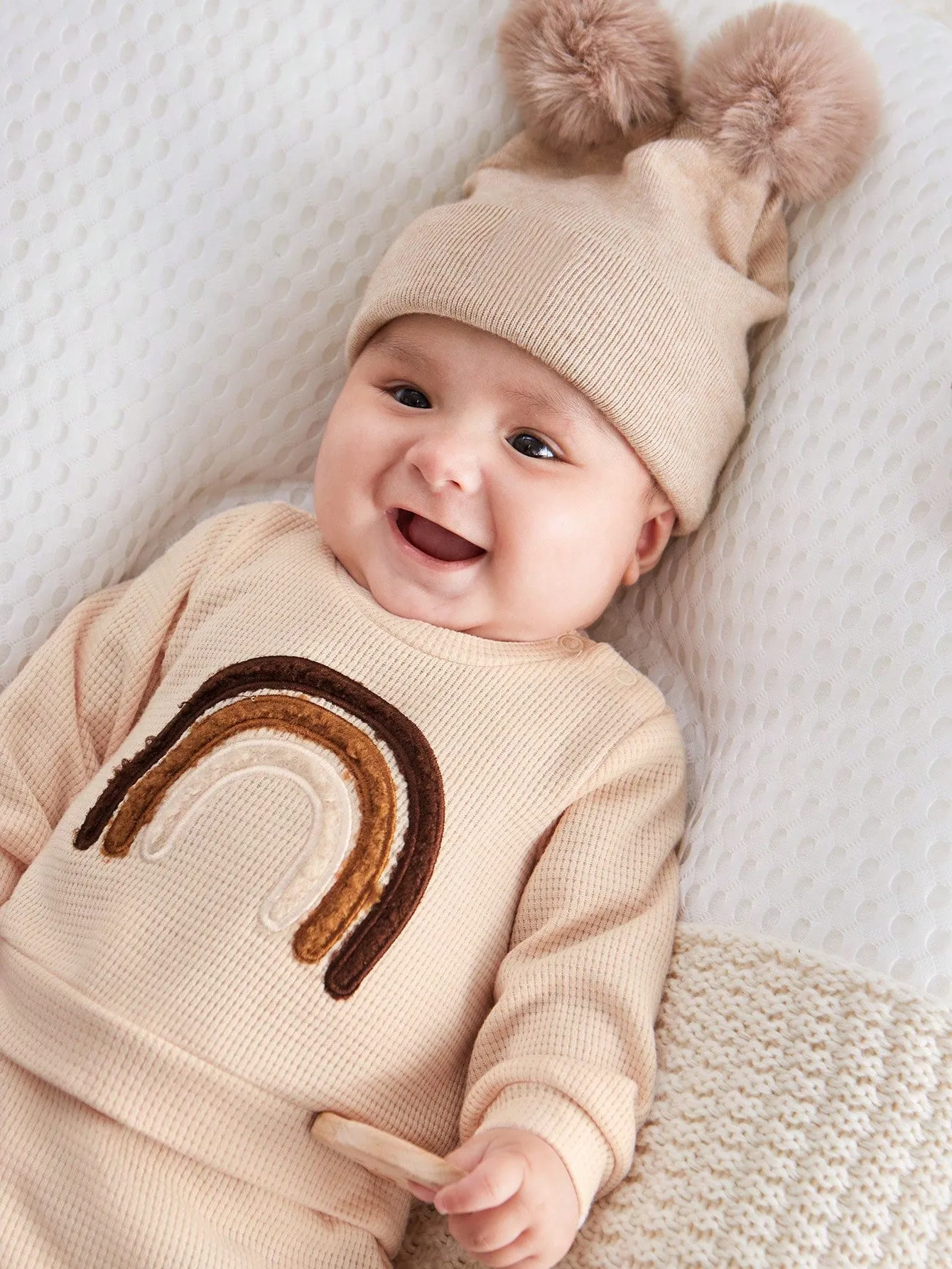 SHEIN Newborn Baby Boy Casual Versatile Three-Color Rainbow Embroidered Right Shoulder Round Neck Sweatshirt Legged Trousers Two-Piece Set